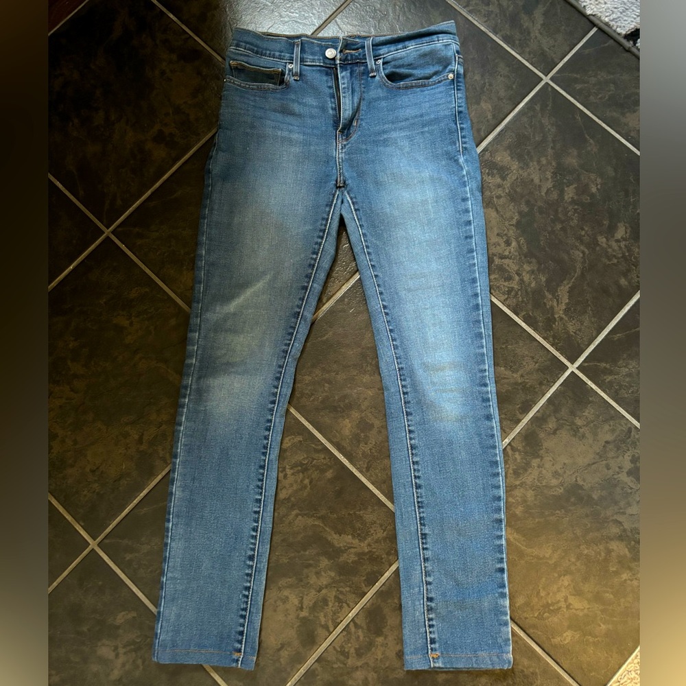 Levi’s slimming skinny